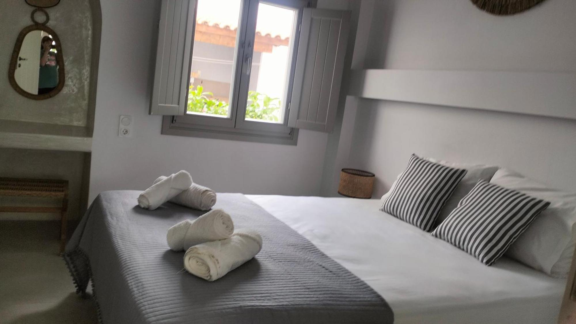 Апартаменты Θέαστρον - Theastron House With Great View In Chora Pera Gyalos Экстерьер фото