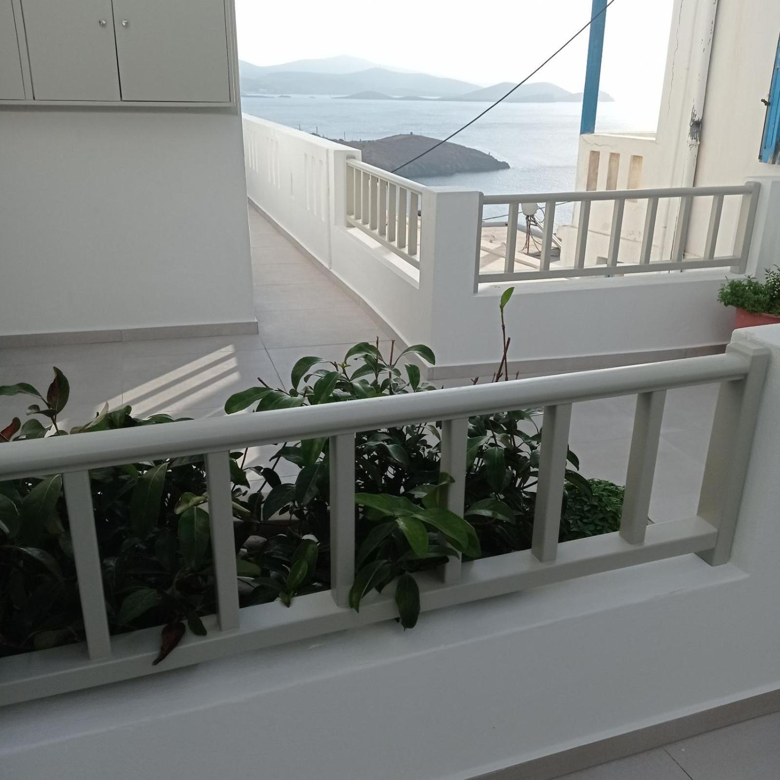 Апартаменты Θέαστρον - Theastron House With Great View In Chora Pera Gyalos Экстерьер фото